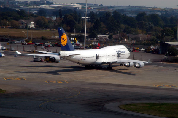 Lufthansa 747-400 (D-ABVT) in JNB