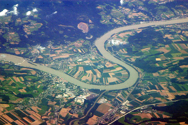 Bend in the Danube River around Sarling, Austria