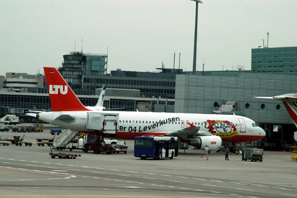 LTU A320 Bayer-Leverkusen at FRA
