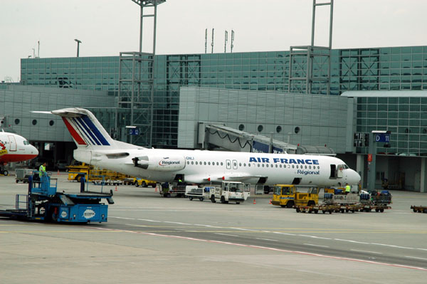Air France Regional F100 at FRA (F-GNLI)