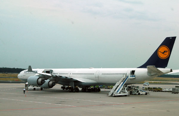 Lufthansa A340-600 at FRA