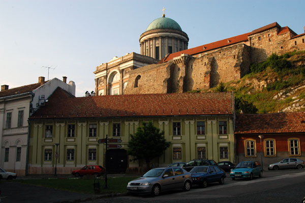 St. Adalbert Basilica, Pzmny Pter tja