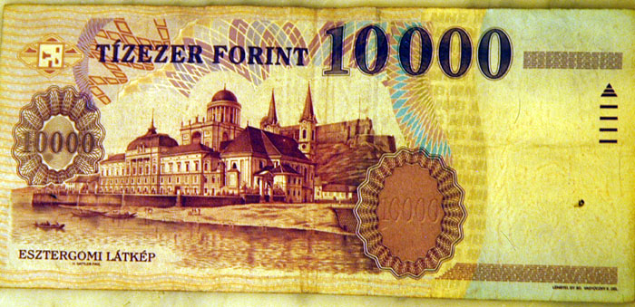 Esztergom on the back of the Hungarian 1000 Forint note