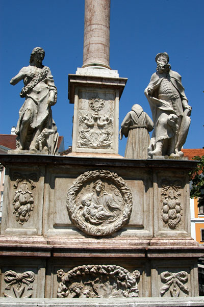 The column base has 4 saints