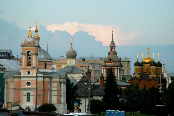 Churches and museums along Ulitsa Varvarka near Red Square