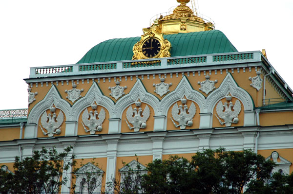 The CCCP and Soviet emblem has been replaced by imperial eagles on the Great Kremlin Palace