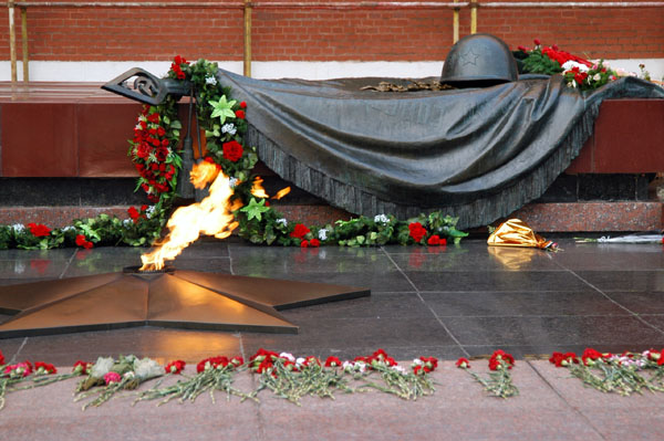 Tomb of the Unknown Soldier, Alexandrovsky Gardens, Kremlin wall