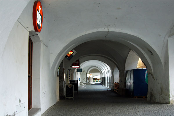 Arcades, Marinske nmestie, ilina