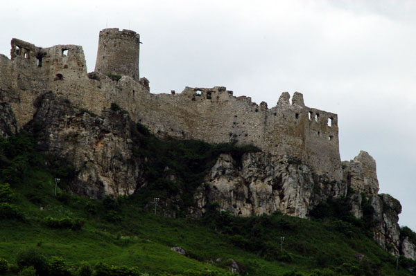 Spi Castle has been in ruins since a fire in 1780