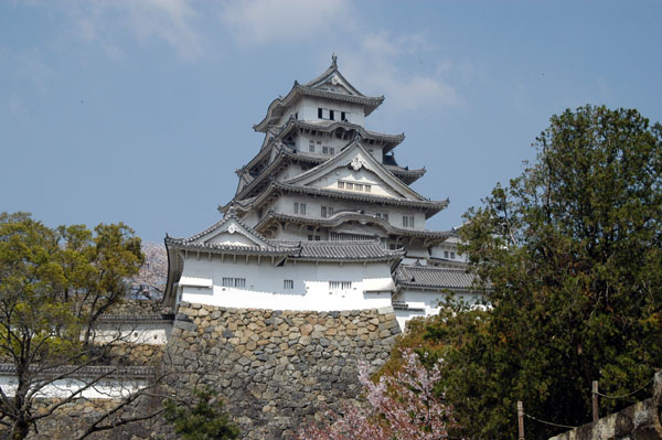 Himeji Castle was enlarged by Ikeda Terumasa 30 years later after the defeat of Toyotomi
