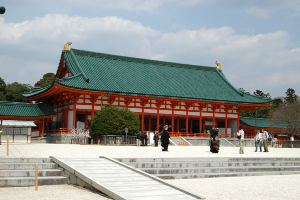 It was a bit early for the Cherry Blossoms the garden behind the Heian-jingu Shrine is famous for