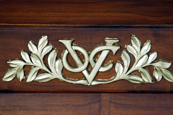 VOC logo on an interior doorway, Wolvendaal Church
