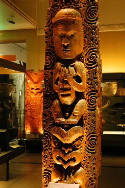 1840s Maori Tahuhu figures from a whare whakairo ridgepole