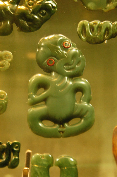 Pipiwharauroa, pendant of pounamu jade