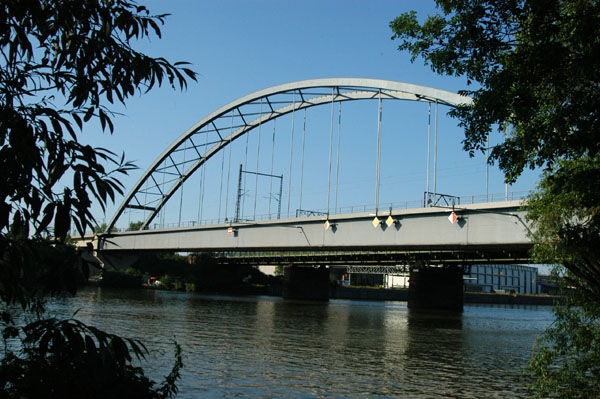 Niederrder Brcke railway bridge to the Frankfurt Hauptbahnhof