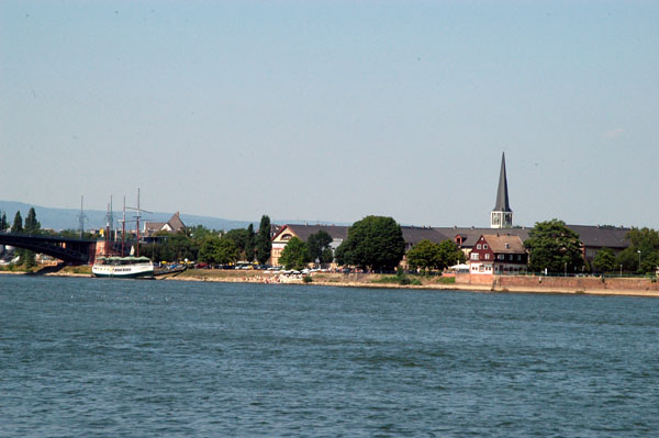 Looking across to the Wiesbaden district of Mainz-Kastel