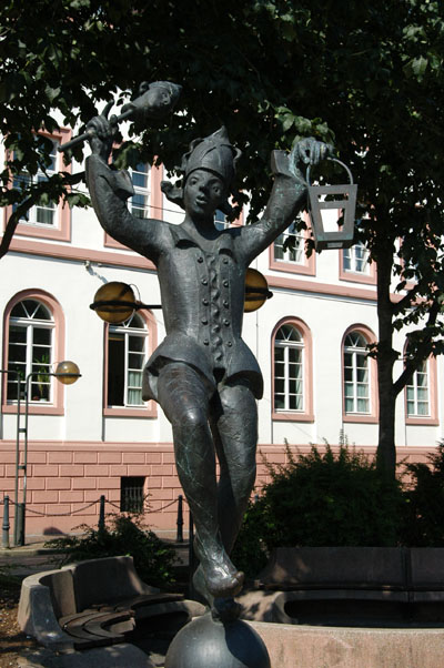 Karneval statue, Schillerplatz