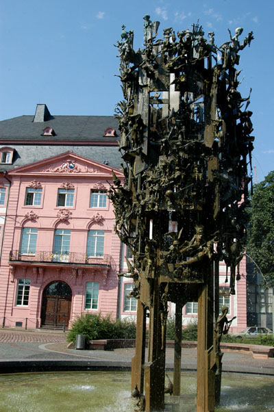 Schillerplatz, Fastnachtsbrunnen