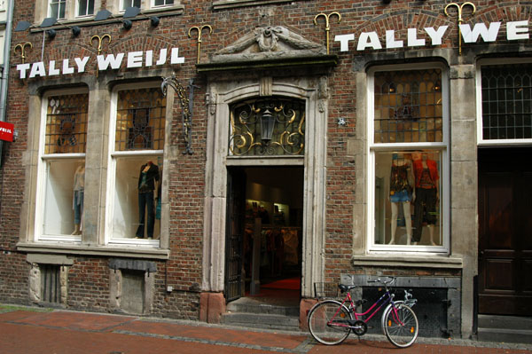 ...now a fashionable shop, Tally Weijl, Flingerstrae 36