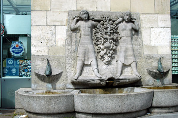 Fountain in the Dsseldorfer Altstadt
