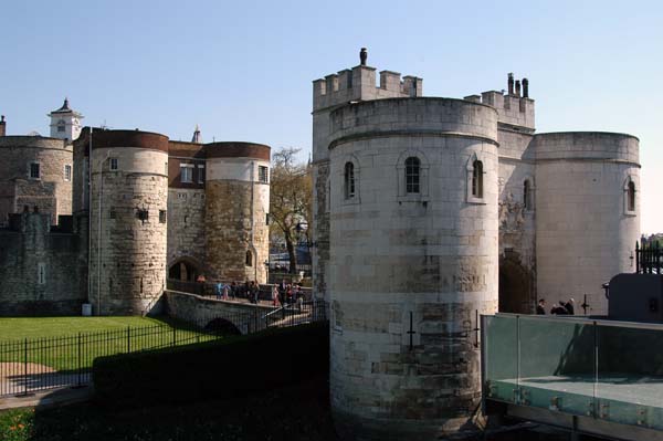 Middle Tower and Byward Tower gates