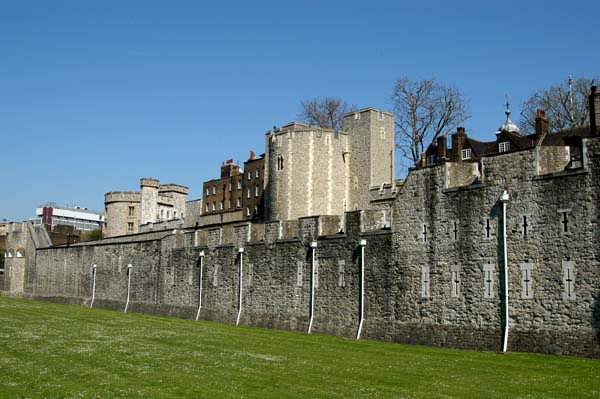 Western curtain wall and Beauchamp Tower