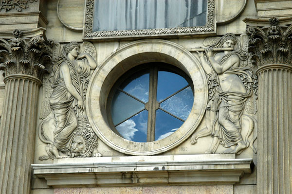 Round window on the façade of the Sully Pavilion
