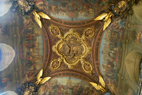 Ceiling of Gallery 76, the main dome of the Denon Wing