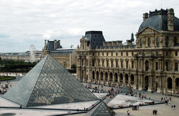 Cour Napoléon and the Pyramid