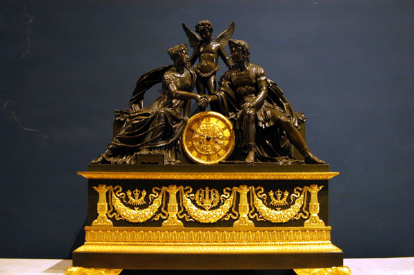 Ornamental mantle clock