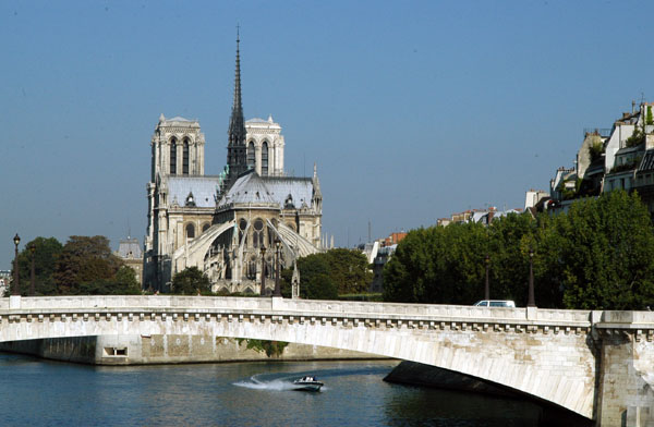 Notre Dame from Pont de Sully looking across the Pont de la Tournelle