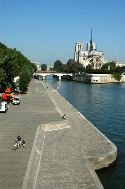 Quai along the Seine near Notre Dame