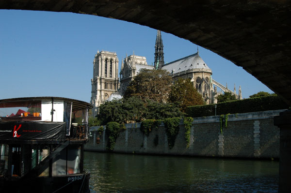 Notre Dame from under the eastern bridge to Ile de la Cit