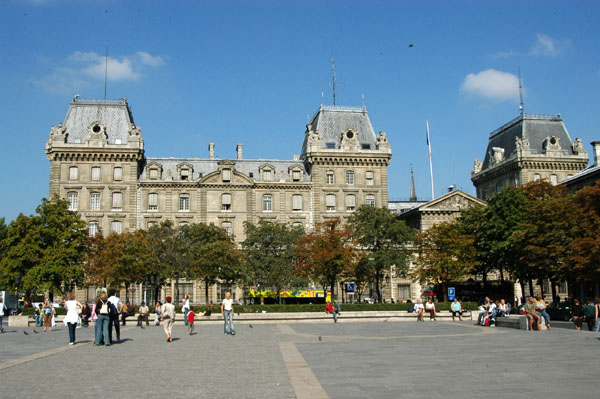 Caserne de la Cité, now the Prefecture of Police