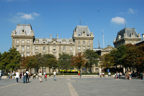 Caserne de la Cit, now the Prefecture of Police