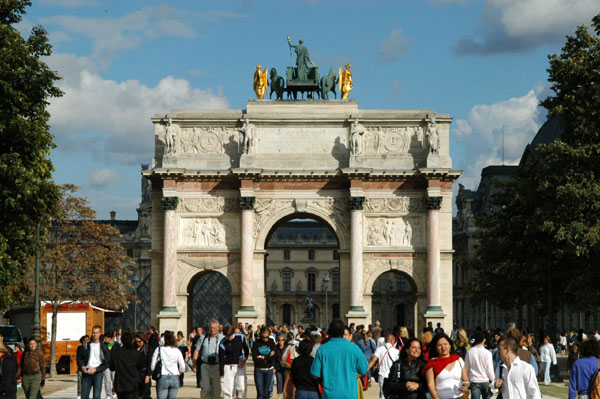 Arc de Triomphe du Carrousel, commemorating Napoleon's victories of 1805