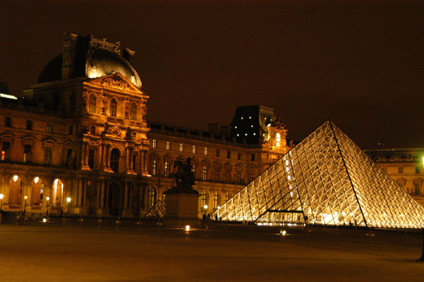 Cour Napoléon and the Louvre Pyramid at night