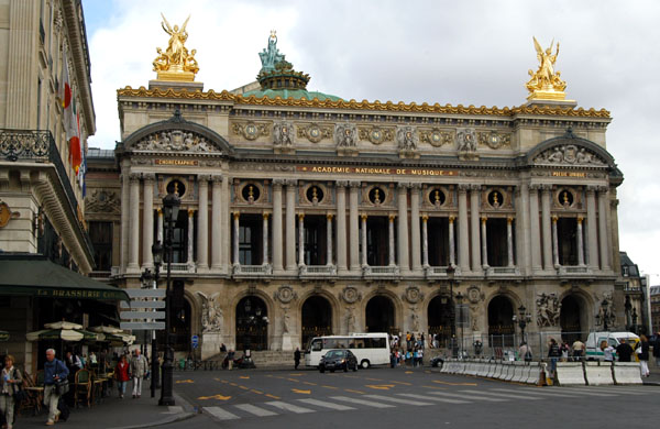 L'Opra Garnier, Place de l'Opra