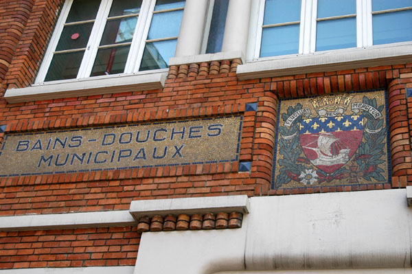 Old municipal baths and showers, now a police station next to Place Stravinski (Beaubourg)