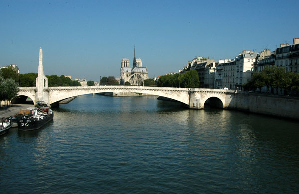 View from the Pont de Sully of Pont de la Tournelle towards Notre Dame