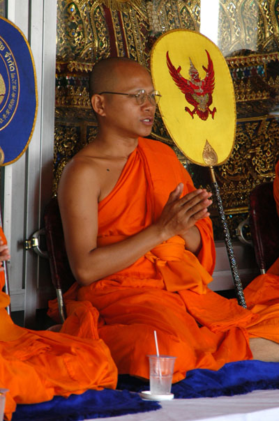 Monk praying, Wat Pho