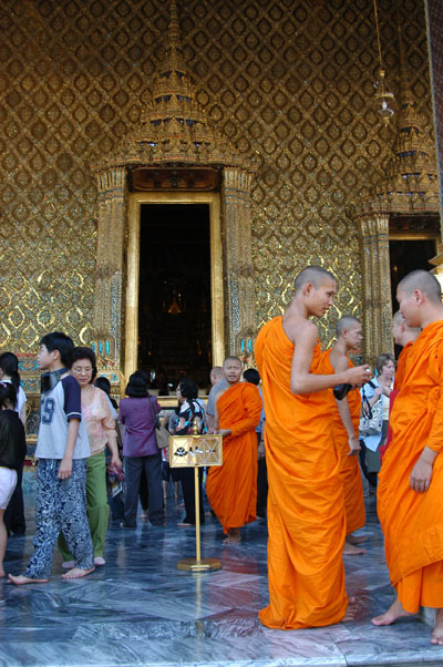 Ubosot, containing the Emerald Buddha