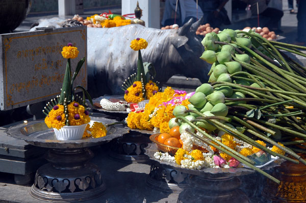 Offerings, Wat Phra Kaeo
