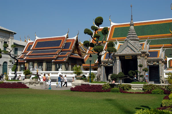 Phra Mahamontien, the Grand Residence, with the Ubosot of Wat Phra Kaeo
