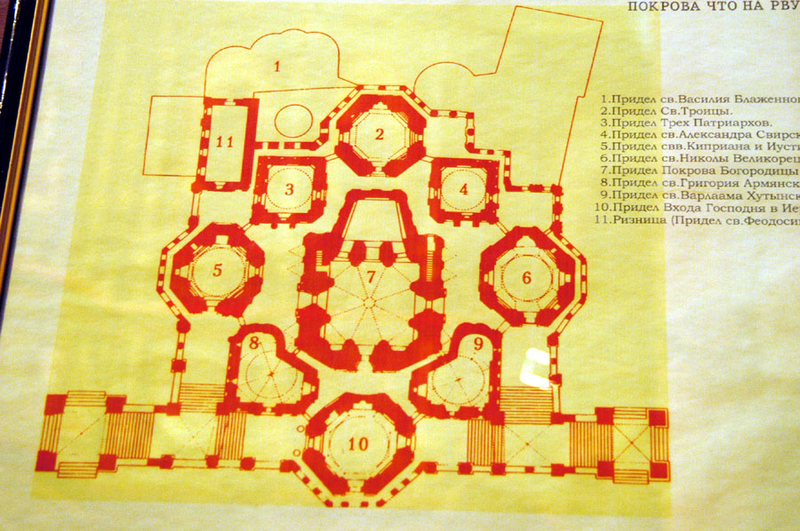 Bizzare layout of the interior of the Cathedral, which is 9 smaller chapels instead of one grand hall