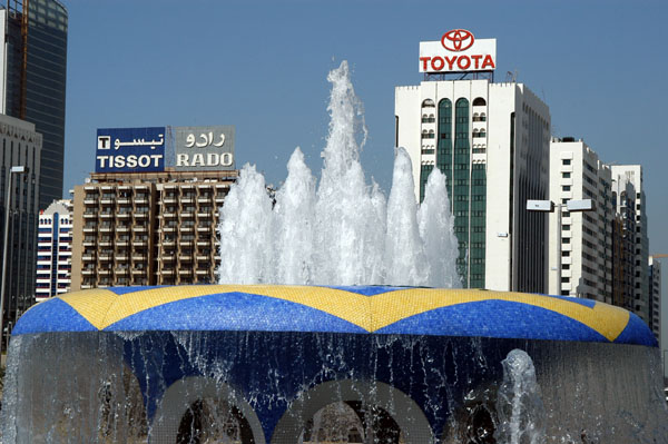 Fountain near Etisalat HQ, Abu Dhabi