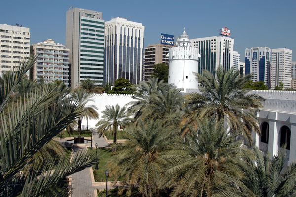 Al Hosn Palace and modern Abu Dhabi