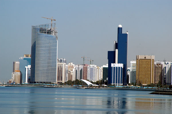 Baynunah Hilton Tower and Abu Dhabi Investment Authority Tower I under construction