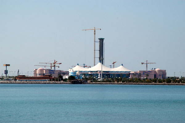 Marina Mall, Abu Dhabi, with the new tower under construction