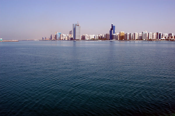 Abu Dhabi from the causeway to the Marina Mall